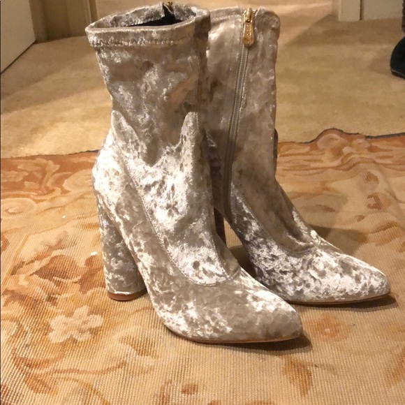 Cape Robbin Shoes - Velvet Booties 7.5